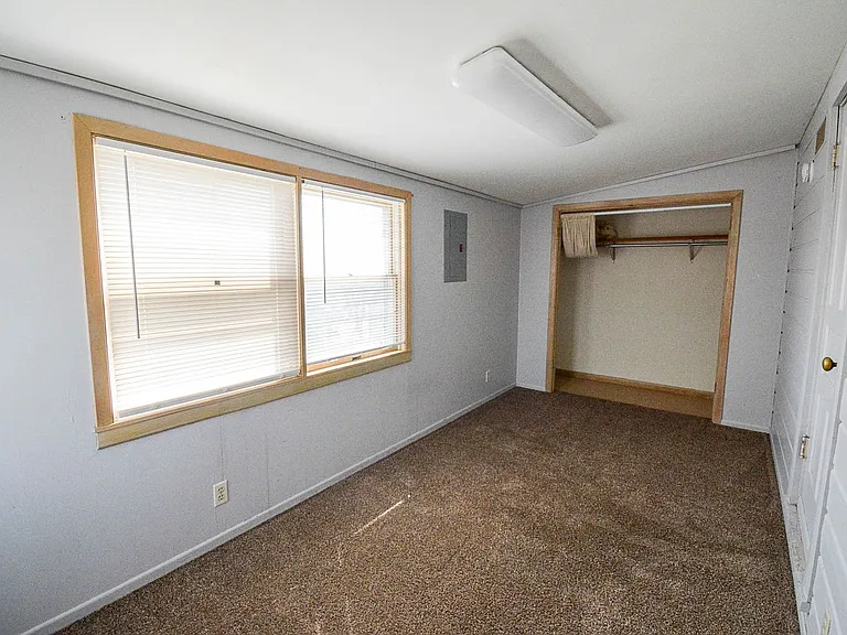 209 S Pearl St — Photo 15