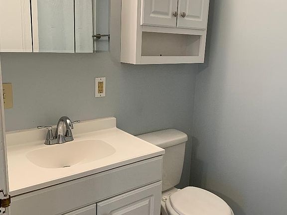 5th image of 105 S Main St #205