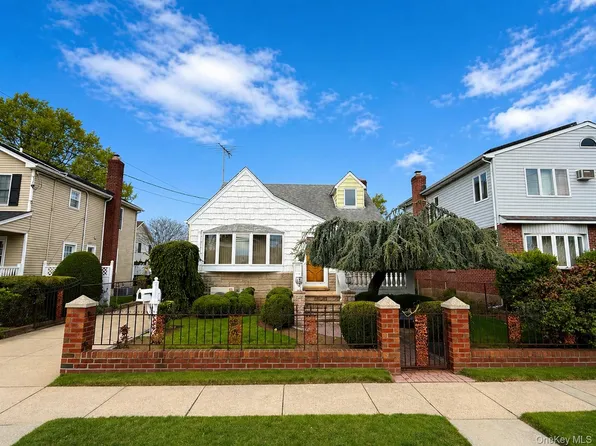 154 Scherer Boulevard, Franklin Square, NY 11010