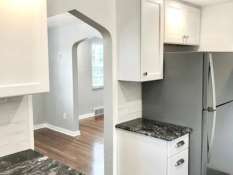 400 Duquesne Dr — Photo 4
