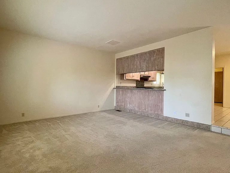 585 Bluerock Dr — Photo 5