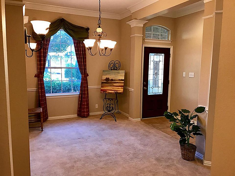 1st image of 527 Sunny River Ln