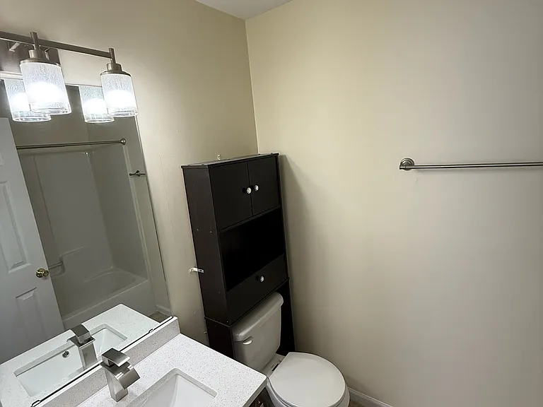 33 Cheltenham Dr — Photo 7