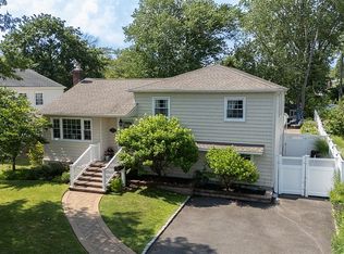 109 Jefferson Rd, Farmingdale, NY 11735