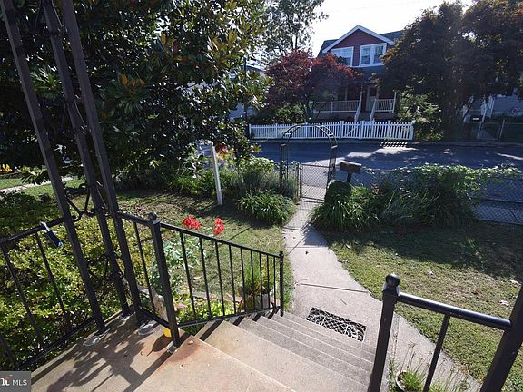 3rd image of 7712 Queen Anne Dr