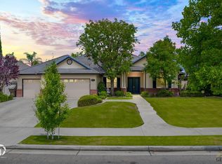 12700 Crown Crest Dr, Bakersfield, CA 93311