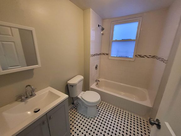 3rd image of 170 Stuyvesant Ave #1