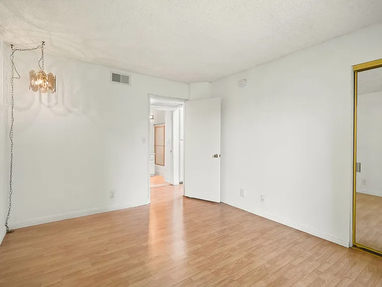 13203 Vanowen St #7 — Photo 9