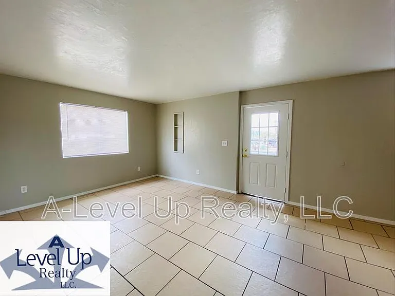 1854 N 5th Ave — Photo 10