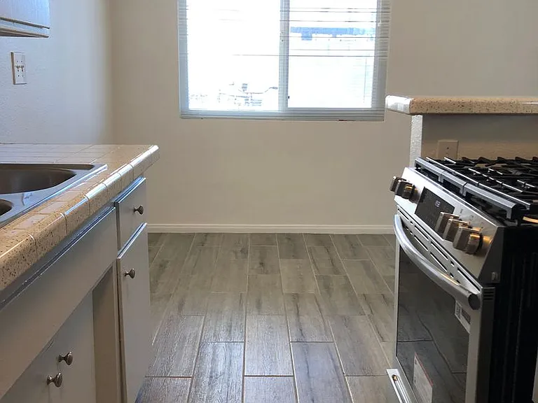 409 California St — Photo 10