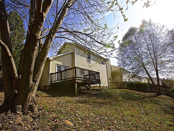 3rd image of 1026 Persimmon Ct