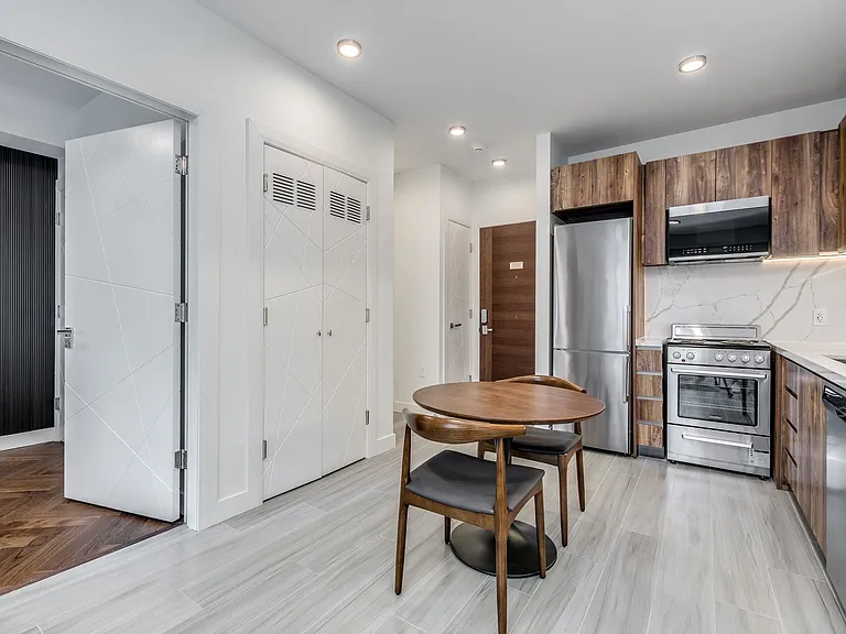1168 Pendrell St #303 — Photo 2