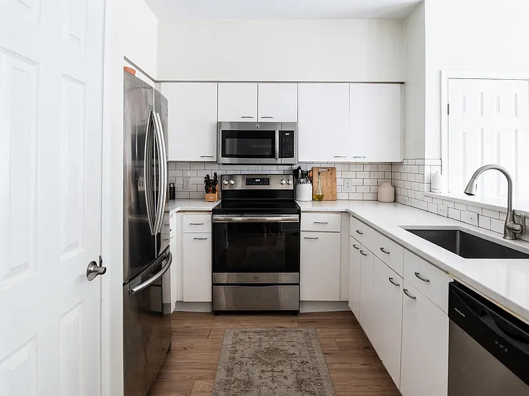 48 W Russell St — Photo 3