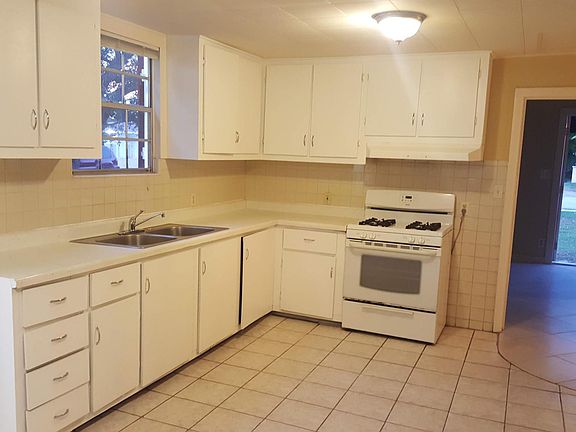 2nd image of 2644 Saginaw Ave