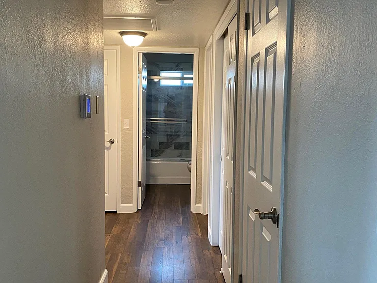 8 Hickory Dr — Photo 5