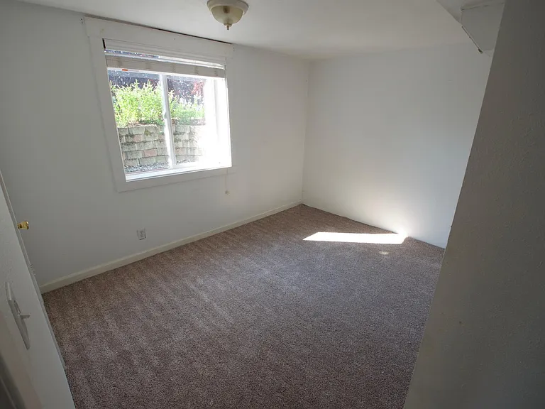7616 Fremont Ave N — Photo 12