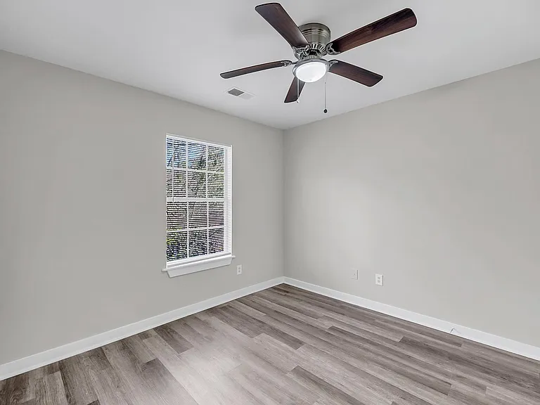 2220 Van Buren Ave — Photo 2