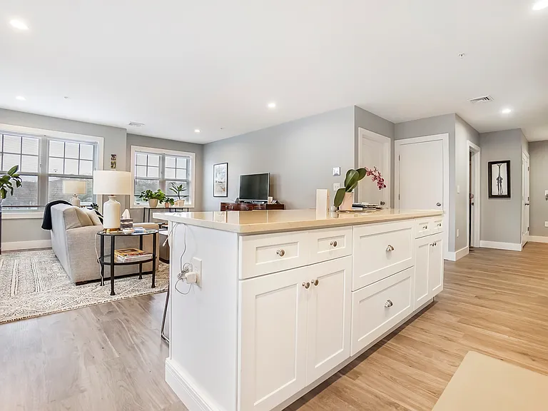 243 Bussey St #404 — Photo 3