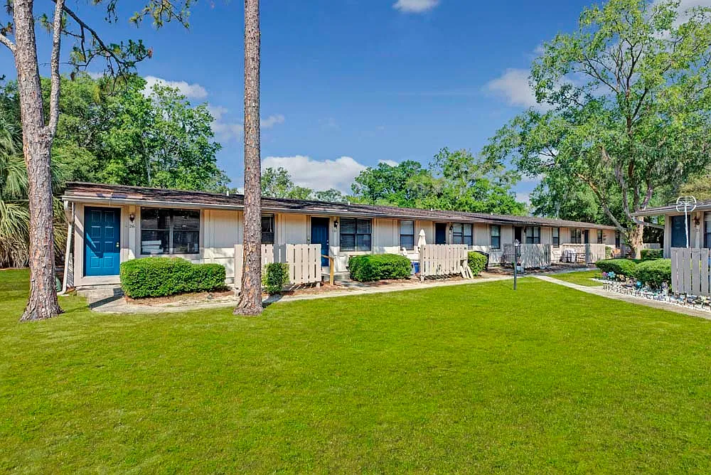 Building Photo - Oak Shade Apartments