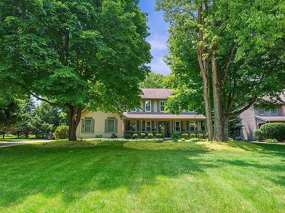 3rd image of 111 Ballymore Ct