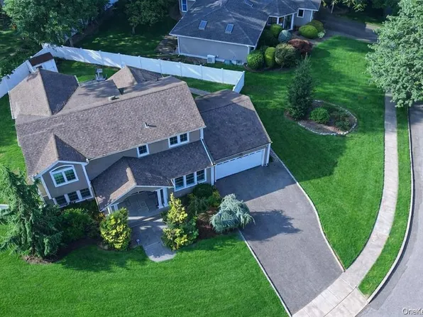 35 Moss Lane, Jericho, NY 11753