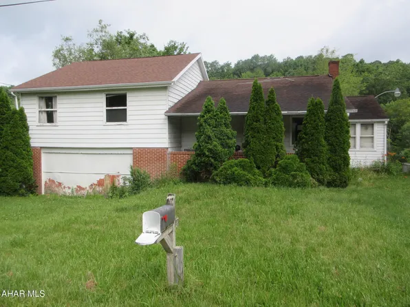 792 Executive Dr, Fallentimber, PA 16639