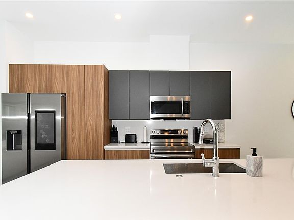 5th image of 1116 NE 10th Avenue #1116