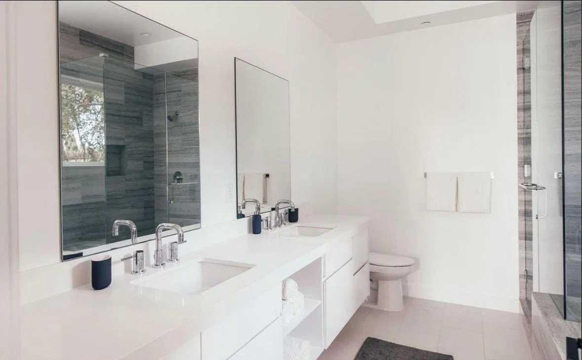 2851 S Sycamore Ave — Photo 3