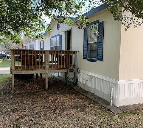 3rd image of 33205 Wedgewood Dr