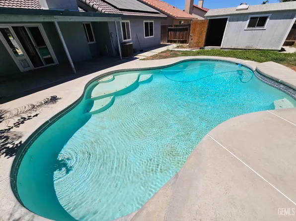 5400 Sugar Pine Dr, Bakersfield, CA 93313