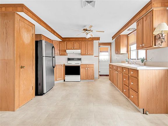 5th image of 106 Coyle Ave