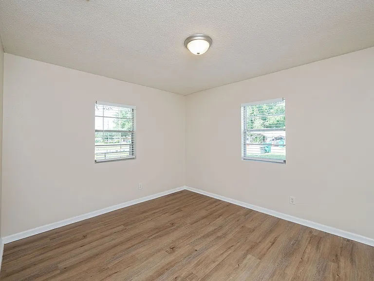 709B Greenwood St — Photo 18