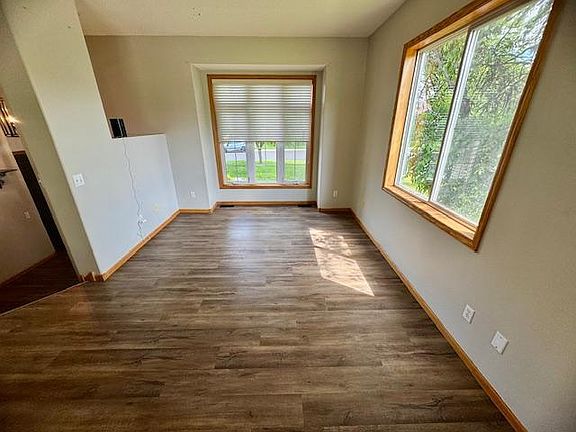 5th image of 10019 Oakwood Ct N