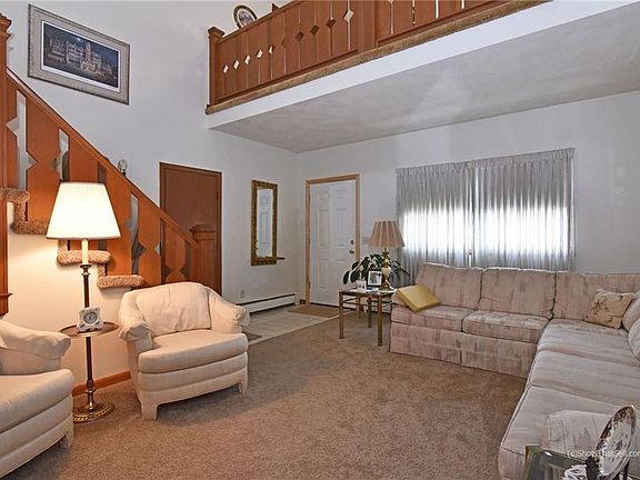 4th image of 98 Quaker Dr