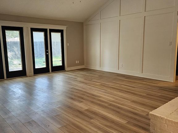 5th image of 342 Dawn Hill Dr