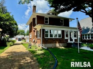 1222 N 3rd St, Clinton, IA 52732