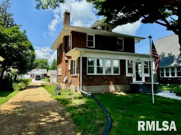 1222 N 3rd St, Clinton, IA 52732