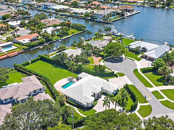 4th image of 839 Country Club Drive