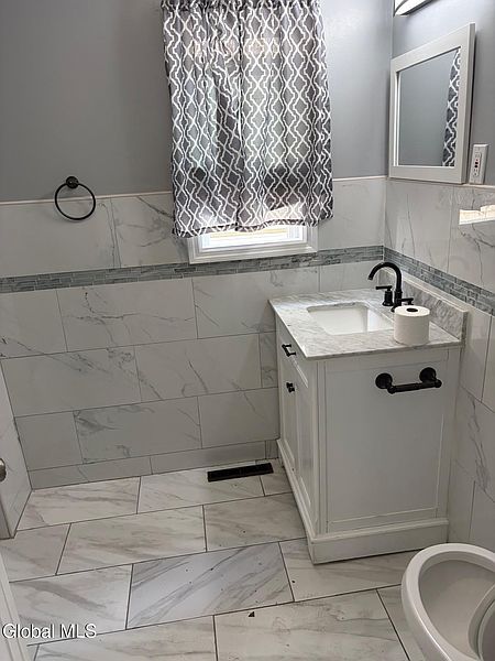 5th image of 272 Altamont Avenue