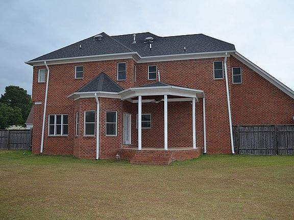 3rd image of 2115 W Wellsgate Dr