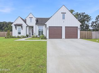 311 Benson Grove Dr, Youngsville, LA 70592
