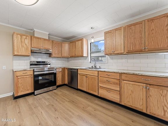 2nd image of 233 1/2 Woodrow St
