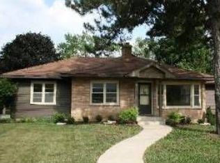 453 Wilcox Ave, Elgin, IL 60123