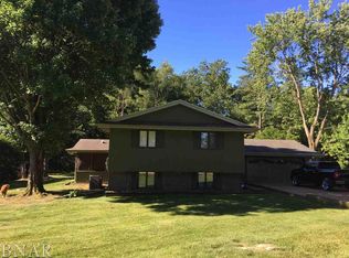 8501 Carriage Hills Rd, Bloomington, IL 61705