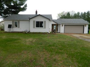 N5702 Leighton Ave, Manawa, WI 54949