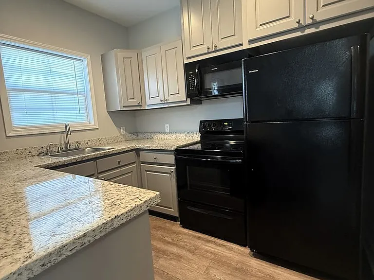 2808 Miller Ave #2 — Photo 8