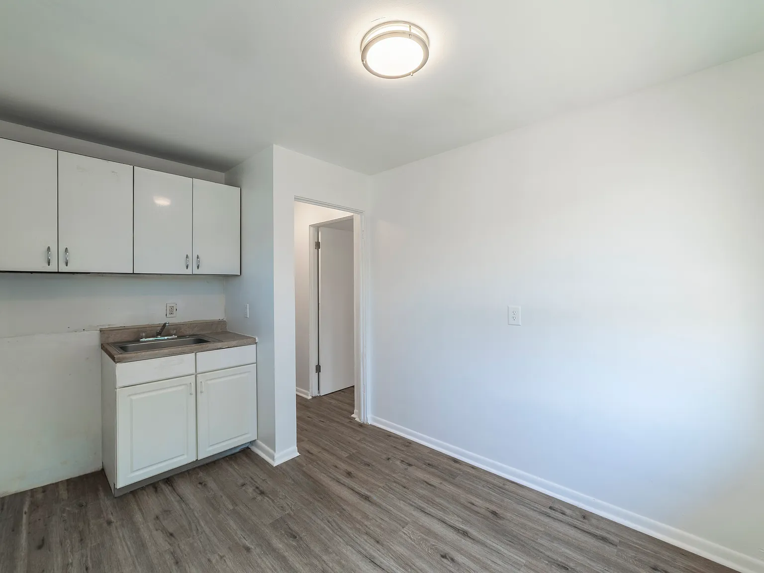 1 bed, $1,000 — Photo 4