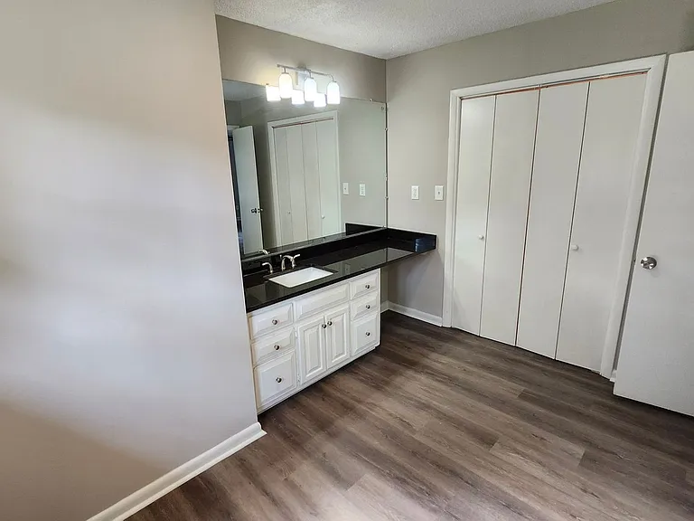 1007 Strawberry Ln — Photo 9