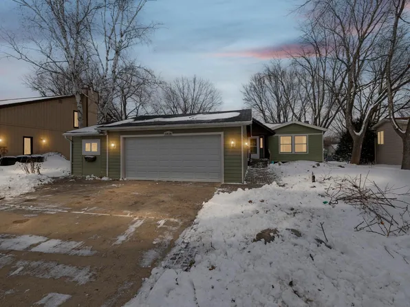 110136 Stanford Cir, Chaska, MN 55318