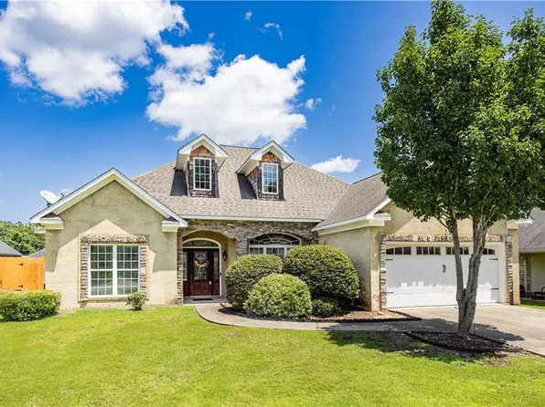 87 Boulder Creek Dr, Smiths Station, AL 36877